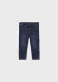Jeans slim fit basico oscuro